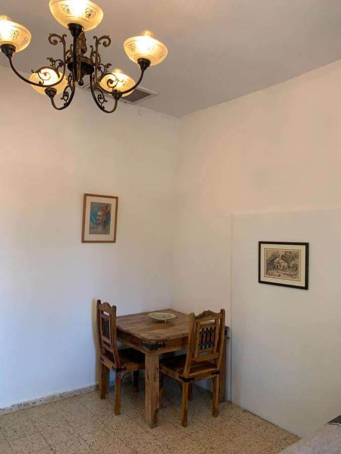 בית האבן העתיק מ-1885 עם מגונית פרטית בחצר Rosh Pinna Bagian luar foto