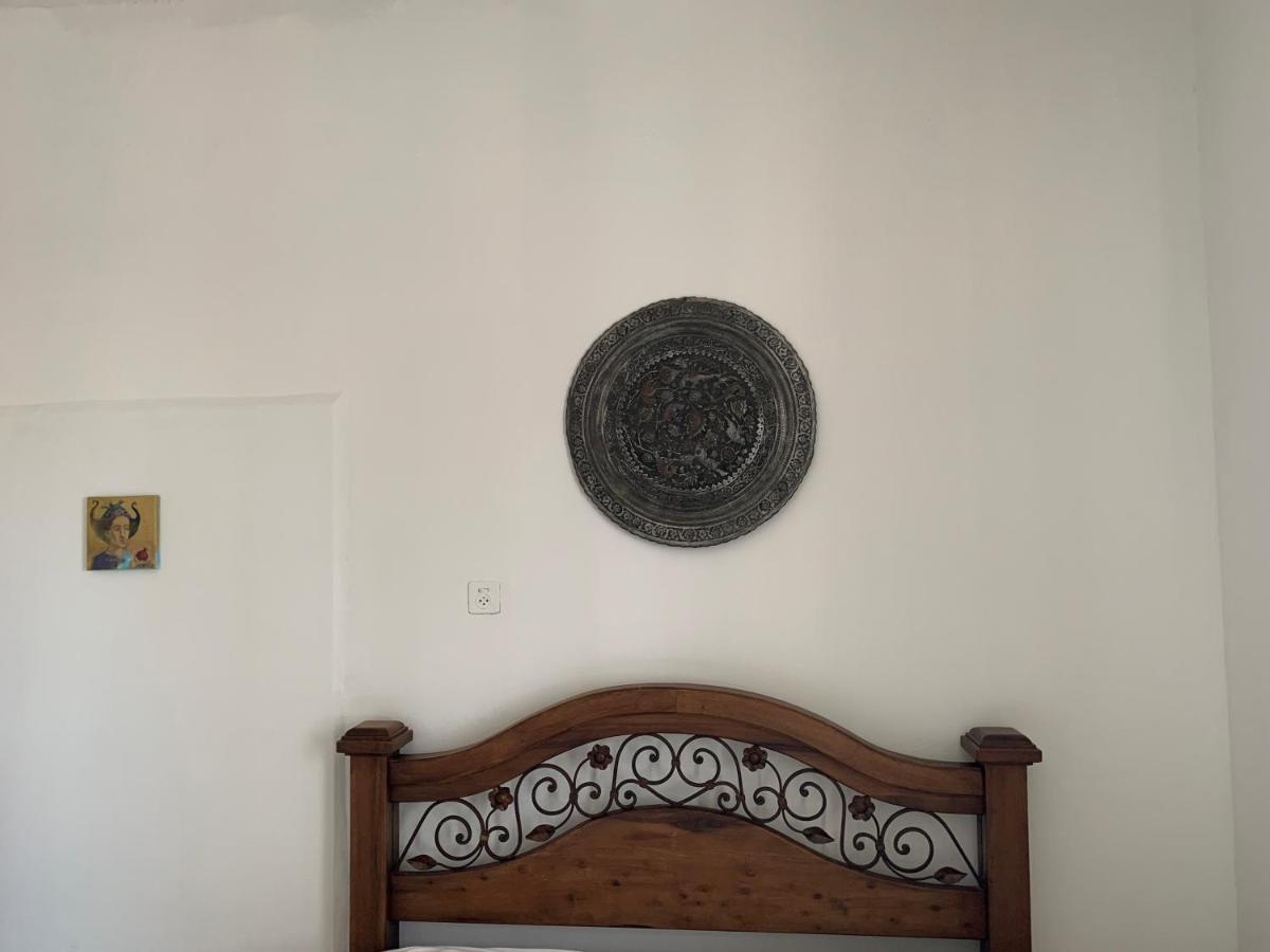 בית האבן העתיק מ-1885 עם מגונית פרטית בחצר Rosh Pinna Bagian luar foto
