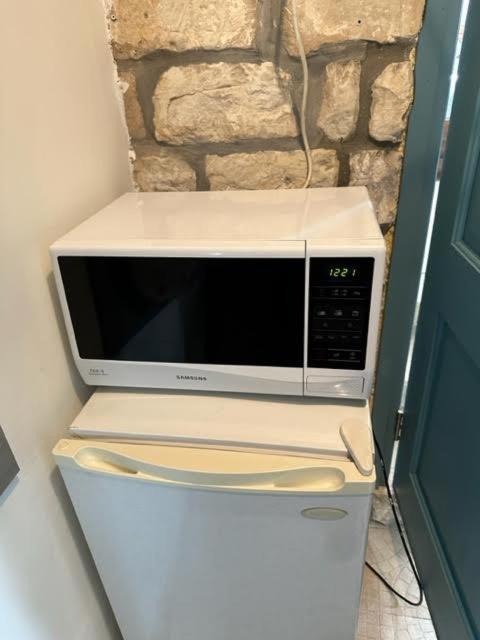 בית האבן העתיק מ-1885 עם מגונית פרטית בחצר Rosh Pinna Bagian luar foto